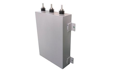 電容器的容量大小與什么有關(guān)？為什么？