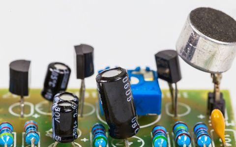 無功補償電容器漏油，可以繼續(xù)使用嗎？